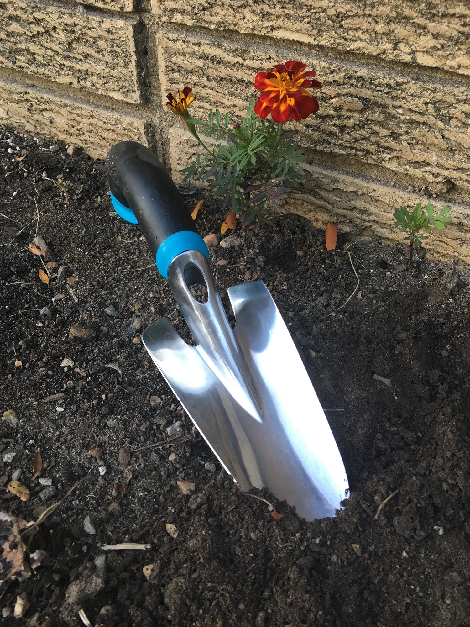 Greenhaus Gardening Ergonomic Hand Spade for Soil and Planting