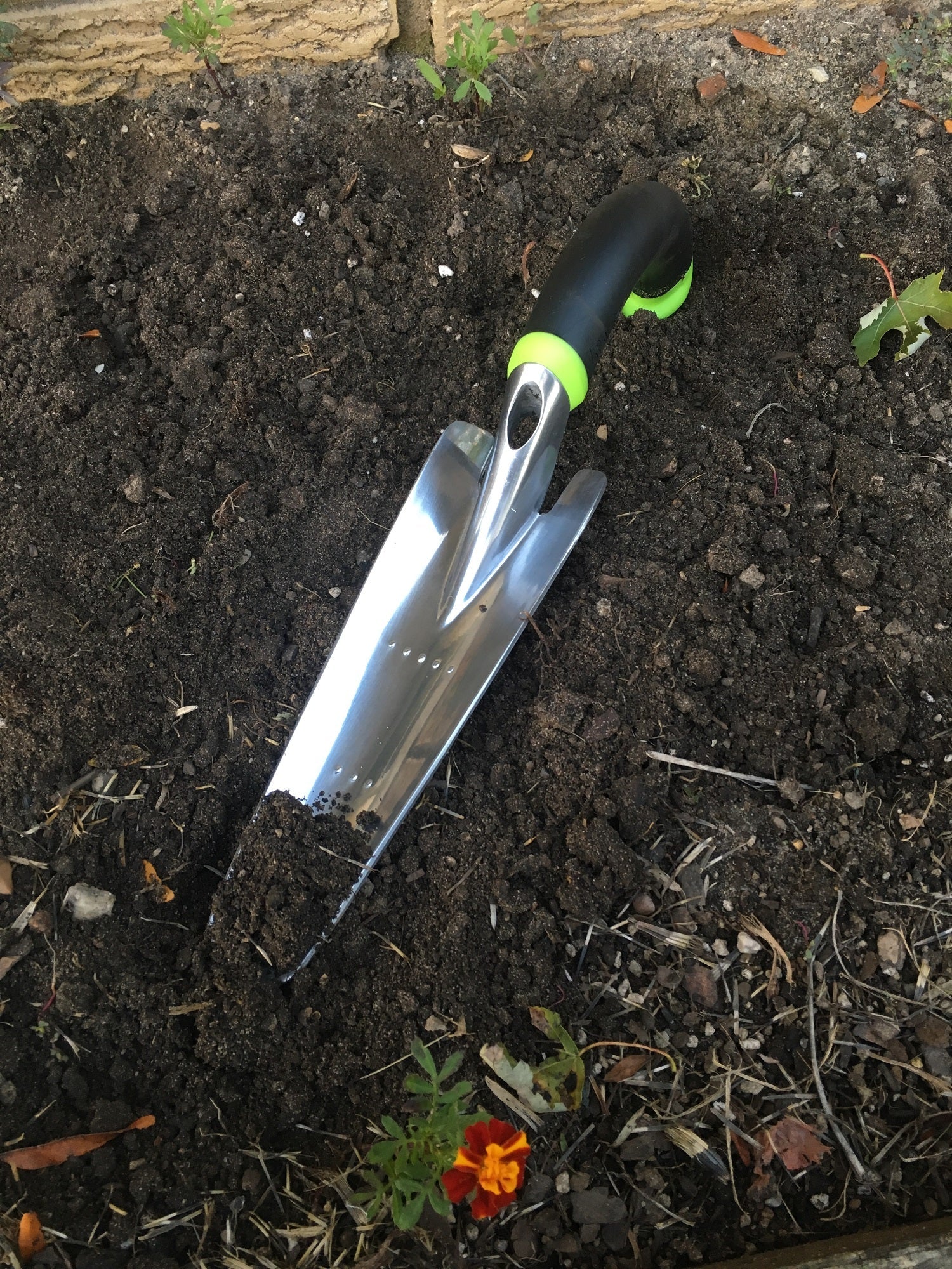 Greenhaus Gardening Long Narrow Trowel for Transplanting and Weeding
