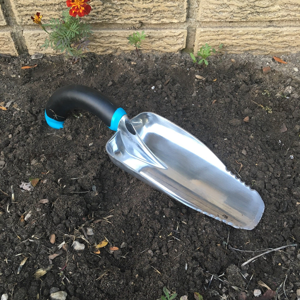 Greenhaus Gardening Ergonomic Scooper for Soil, Mulch, and Potting Mix