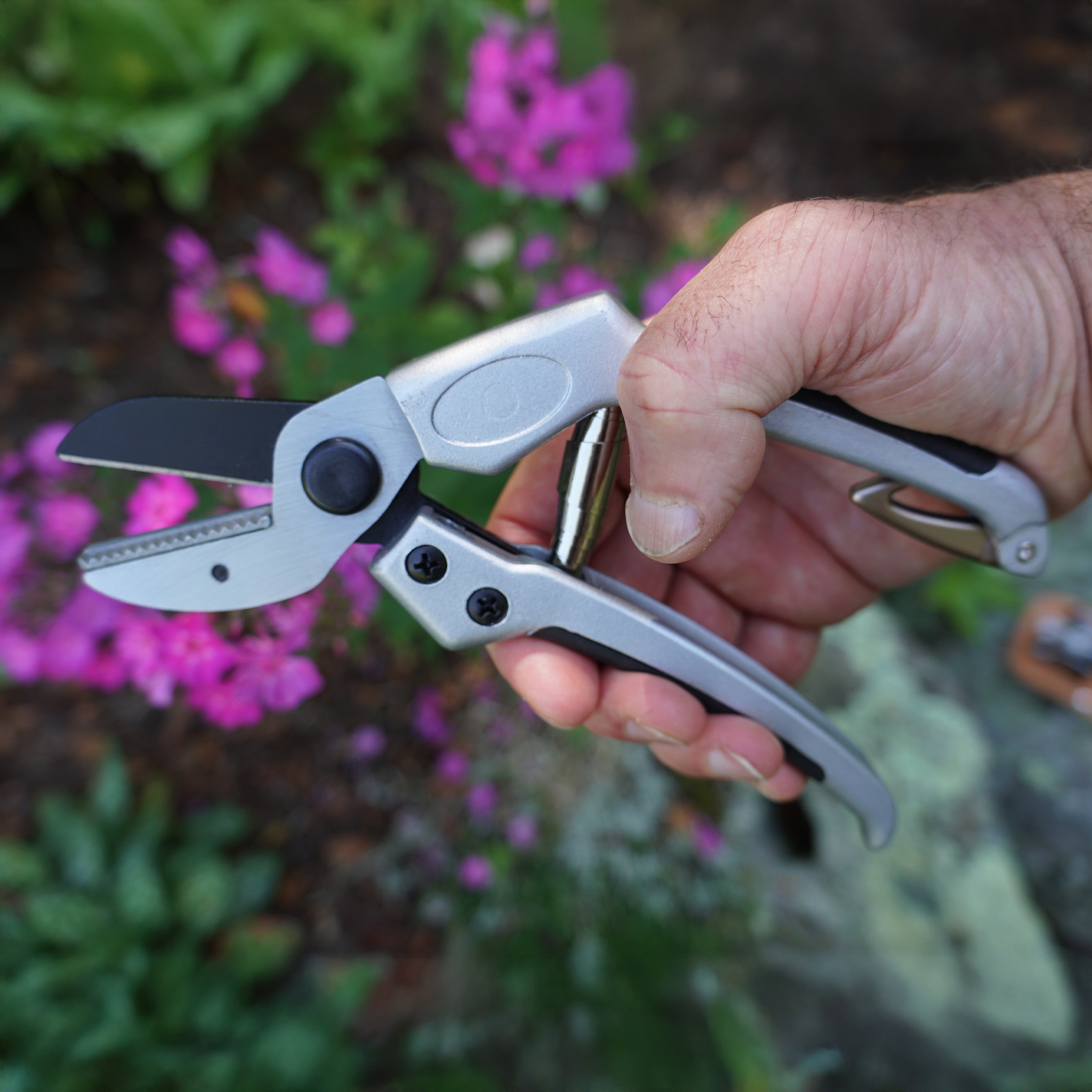 Greenhaus Gardening Coated Anvil Pruner with Spring-Loaded Snap Catch