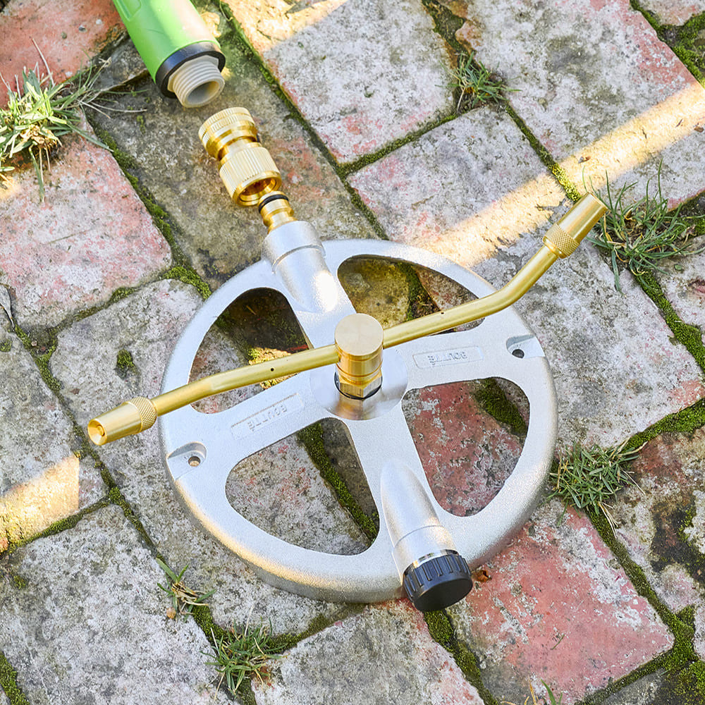 Greenhaus Gardening Steel & Brass Sprinkler – High-Coverage Irrigation