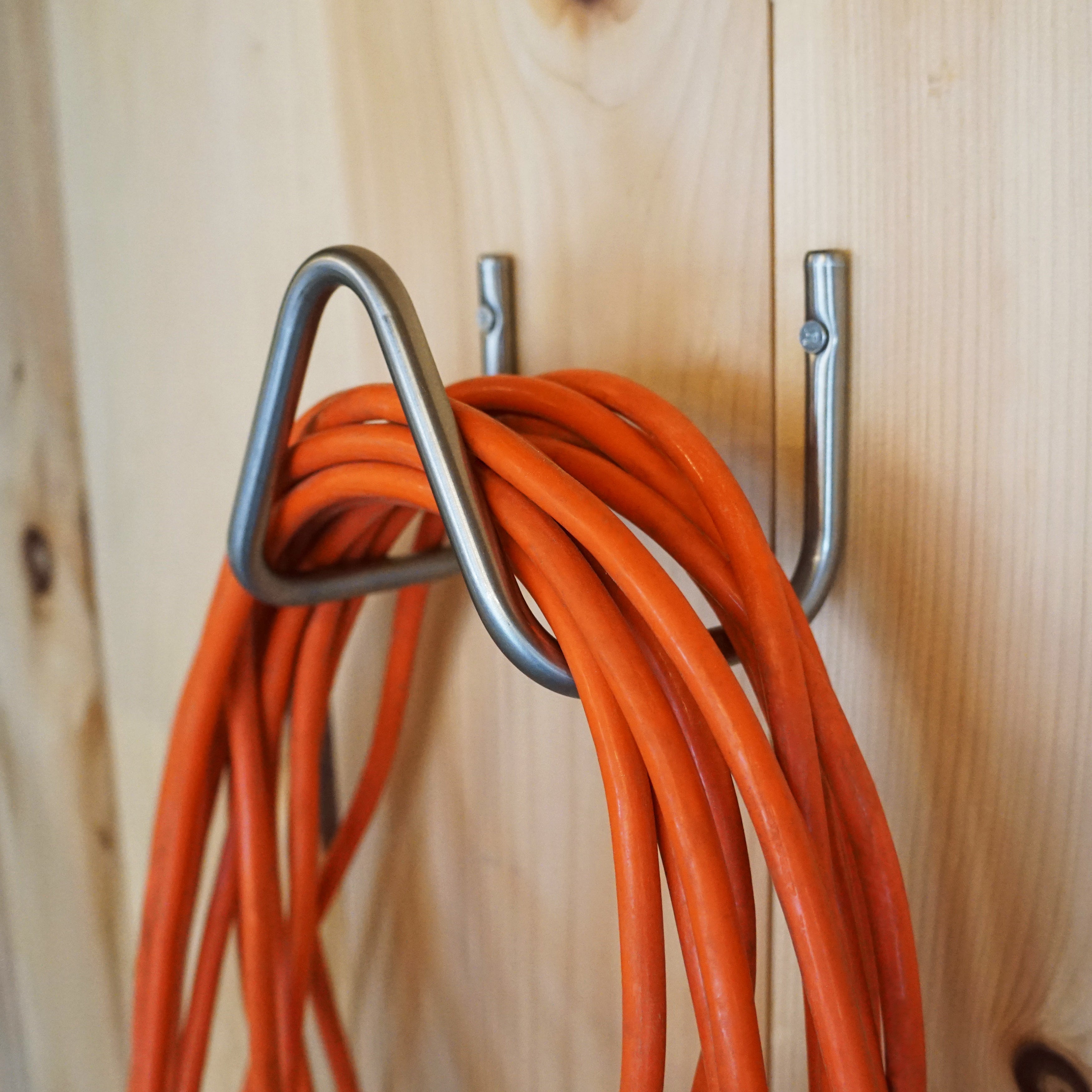 Greenhaus Gardening Durable Wall-Mounted Hose Organizer