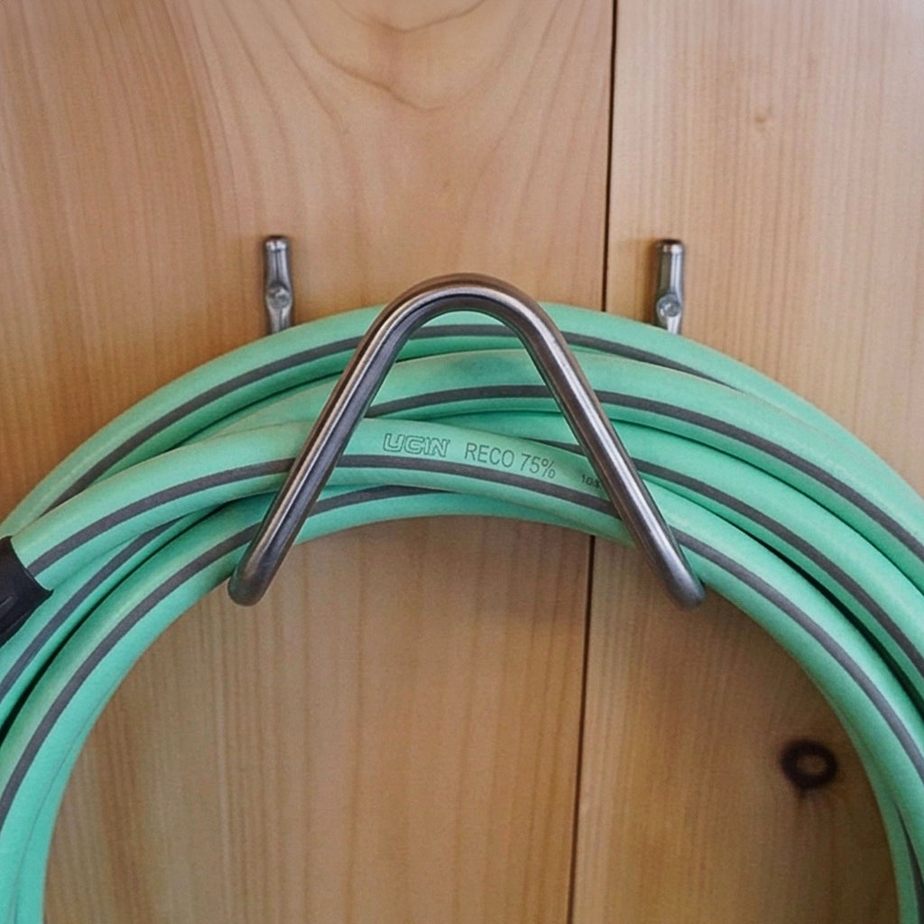 Greenhaus Gardening Durable Wall-Mounted Hose Organizer