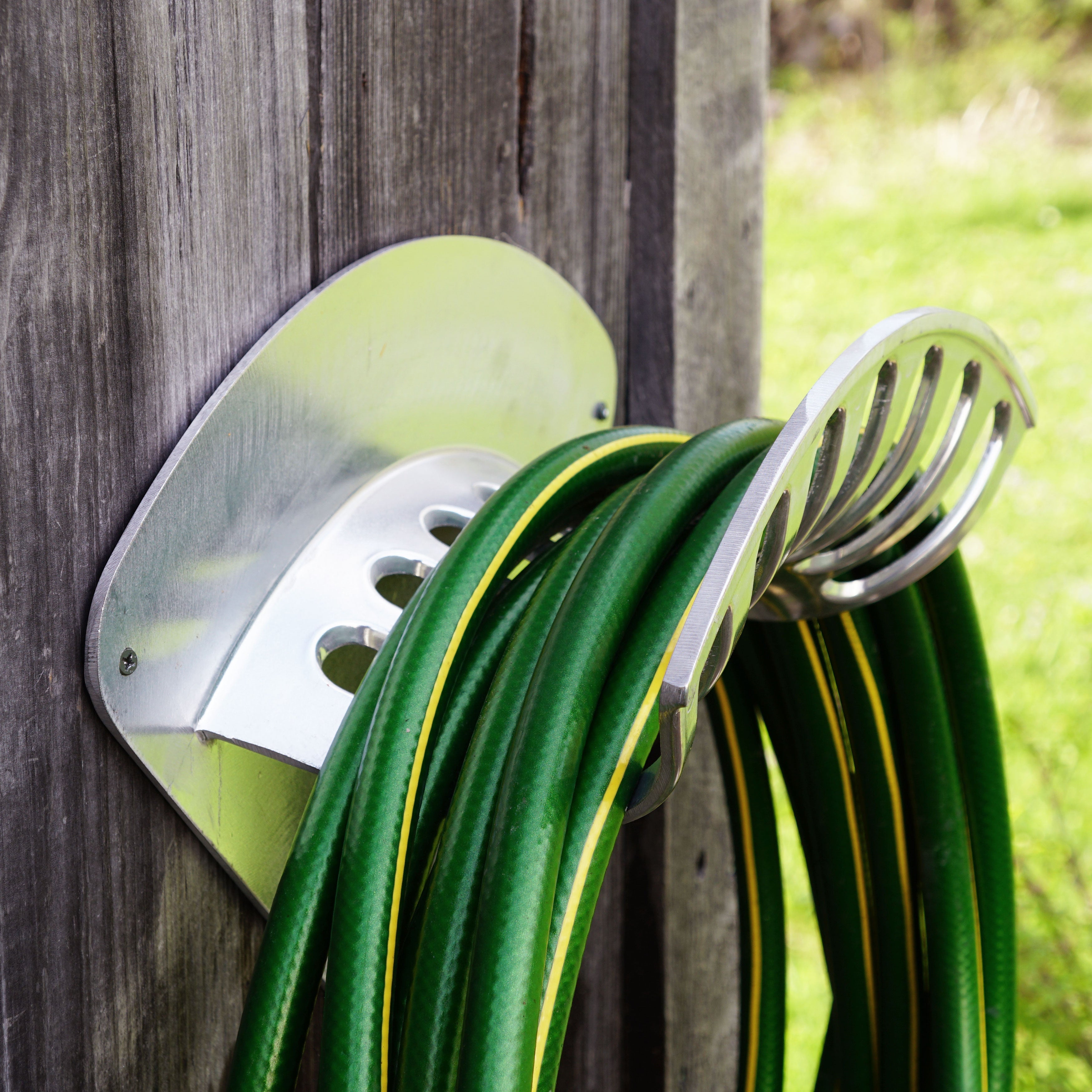 Greenhaus Gardening Hose Rack – Strong Wall Mount for Tidy Hose Storage