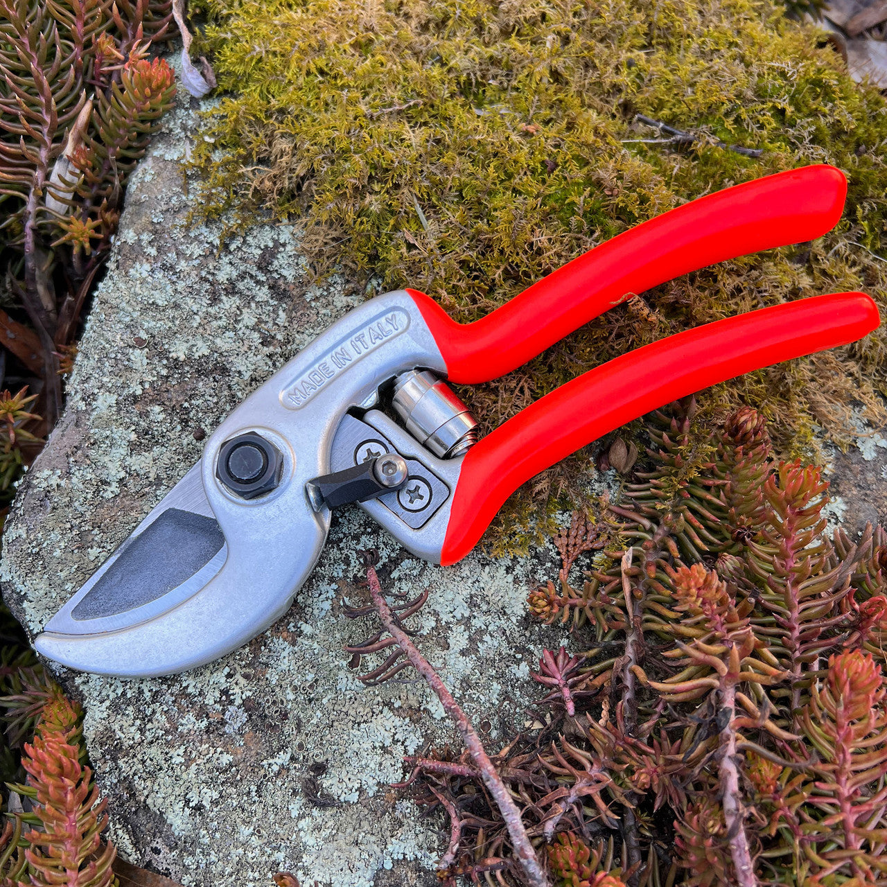 Greenhaus Gardening Ergonomic Pruner with Red Aluminum Alloy Handles
