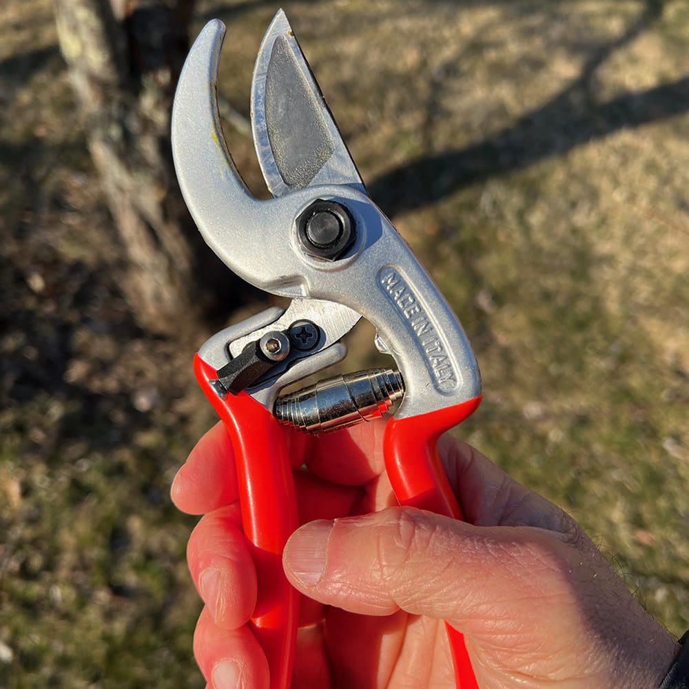 Greenhaus Gardening Ergonomic Pruner with Red Aluminum Alloy Handles