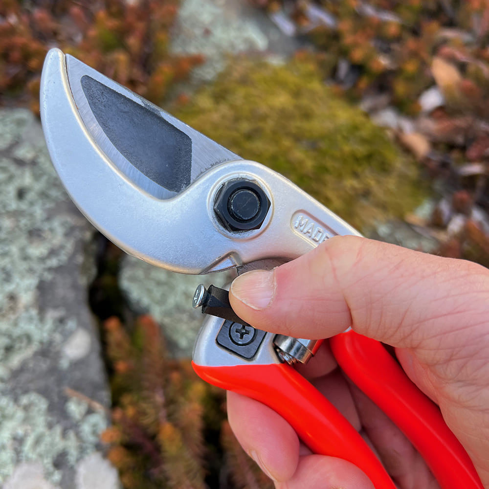 Greenhaus Gardening Ergonomic Pruner with Red Aluminum Alloy Handles