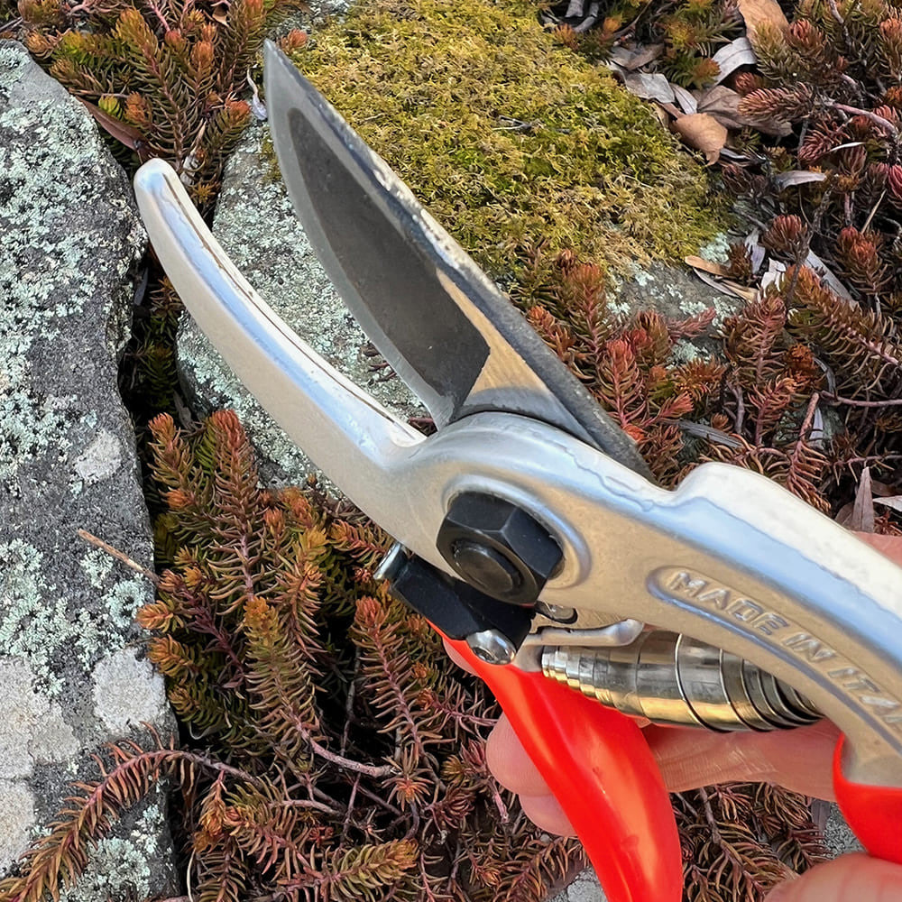 Greenhaus Gardening Ergonomic Pruner with Red Aluminum Alloy Handles