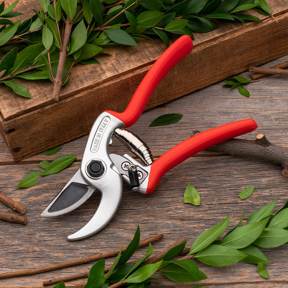 Greenhaus Gardening Ergonomic Pruner with Red Aluminum Alloy Handles
