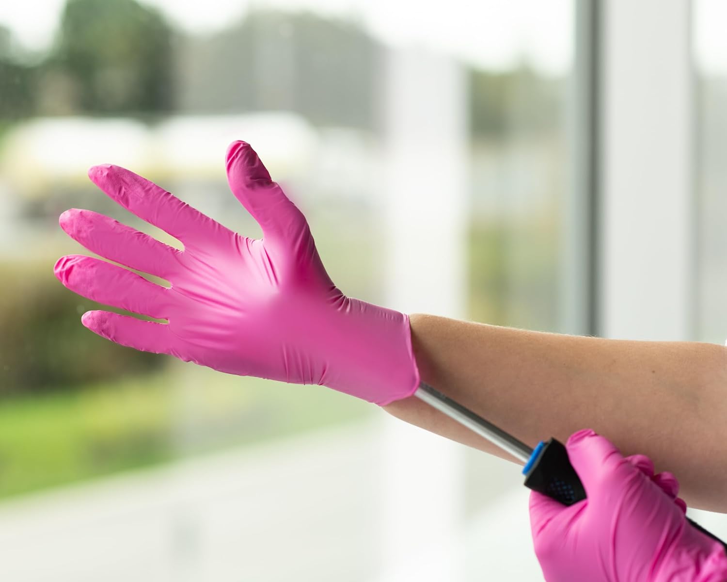 Greenhaus Gardening Pink Nitrile Disposable Gloves, Latex-Free & Powder-Free, 100 Count
