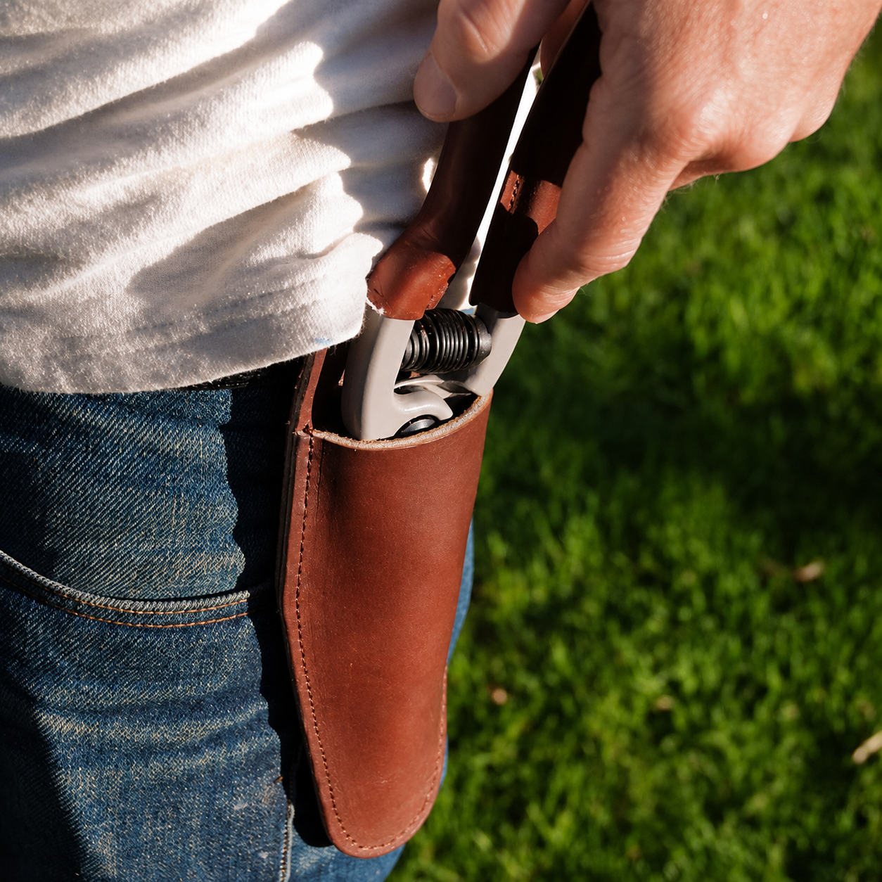 Greenhaus Gardening Leather Pruner Carry Holster for Garden Work