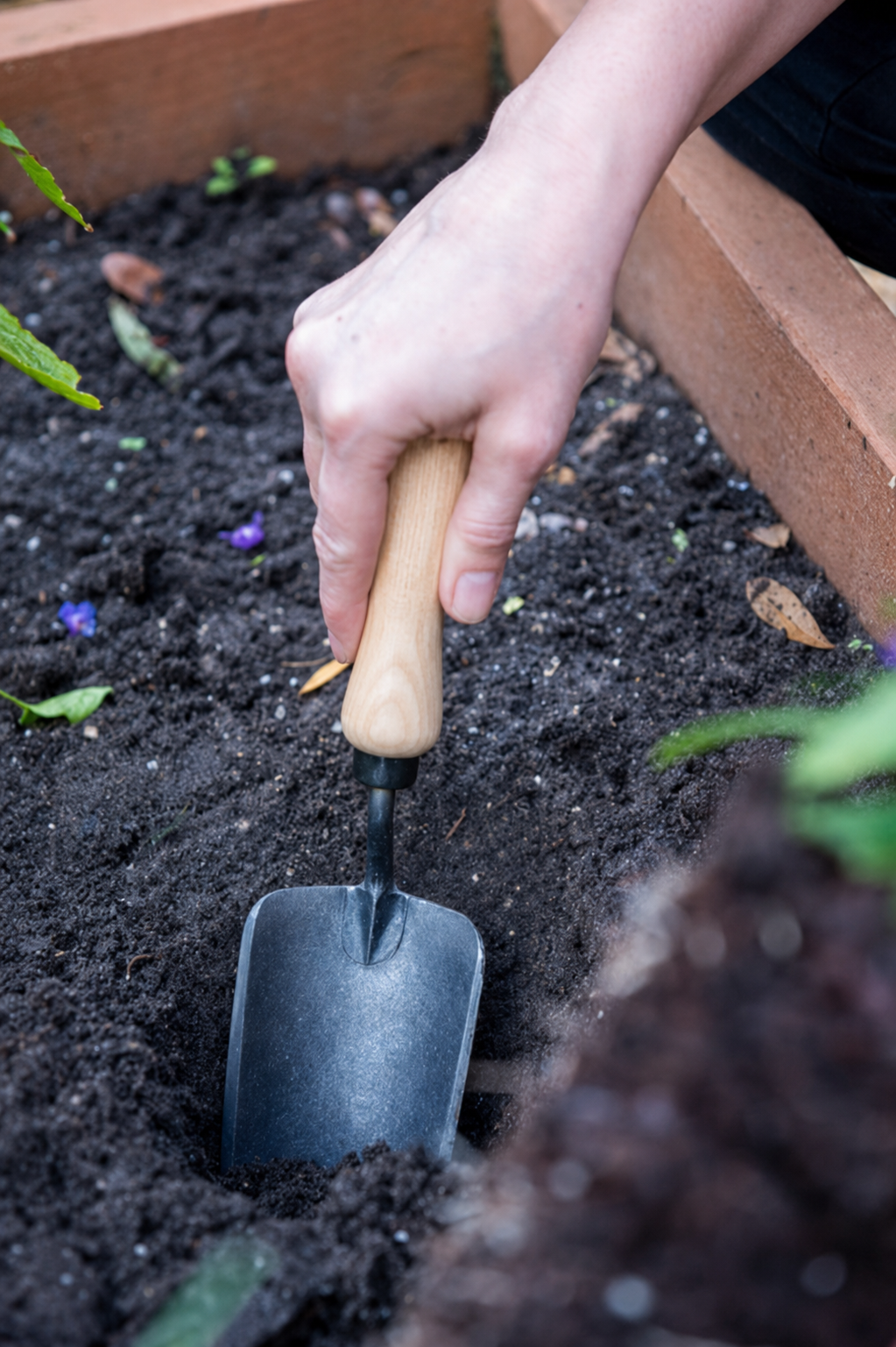 Greenhaus Gardening Hand Garden Trowel, Durable Digging Tool