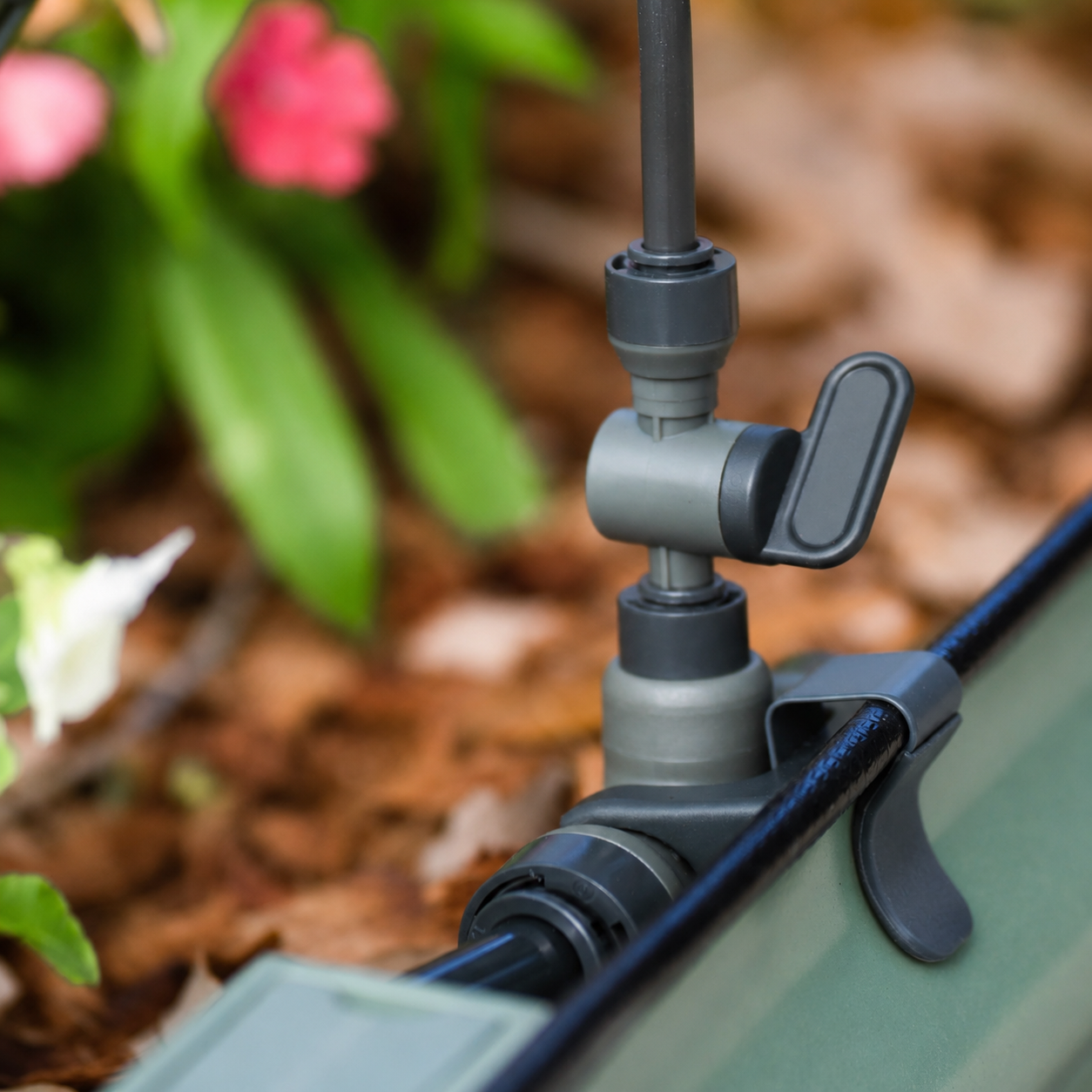 Greenhaus Gardening Irrigation Clamp Set, Snap-On Garden Bed Clips for Irrigation Kits
