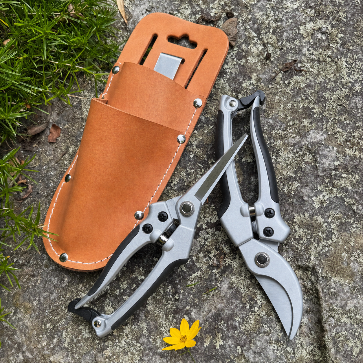 Greenhaus Gardening Bypass Pruner and Flower Shear Set with Sheath