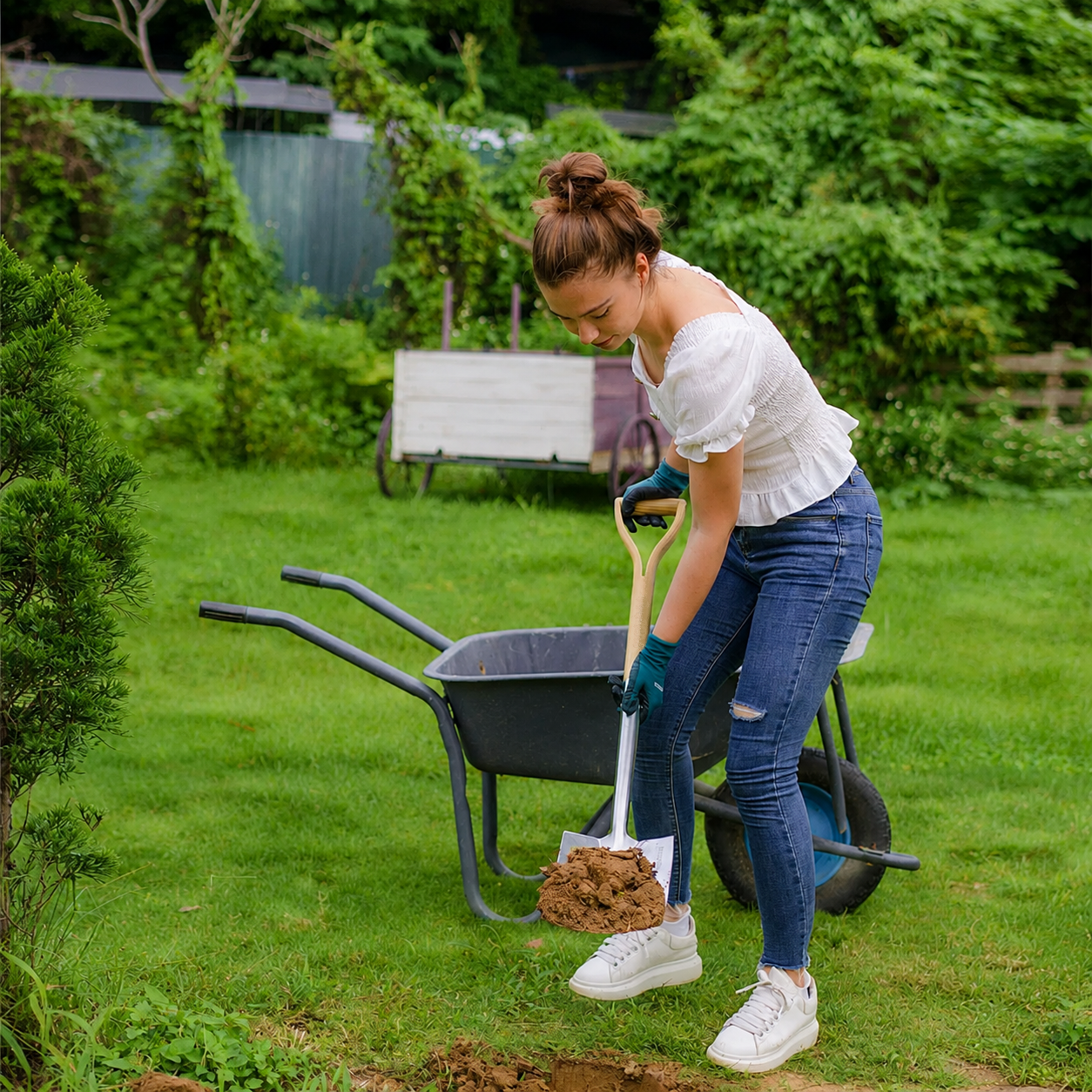 Greenhaus Gardening Long Handle Garden Spade, Heavy Duty Soil Digging Tool
