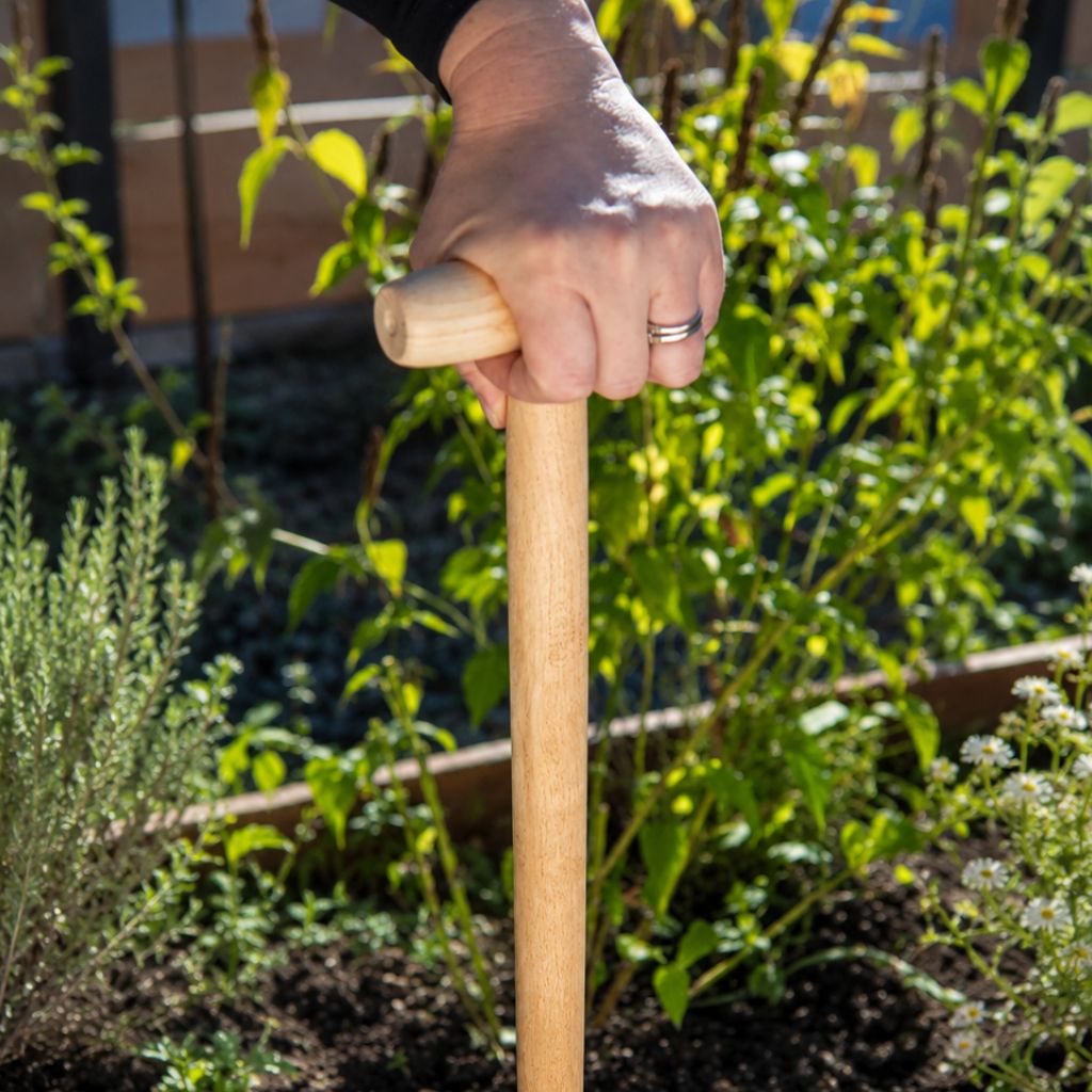 Greenhaus Gardening Small Garden Spade, Durable Planting & Digging Tool