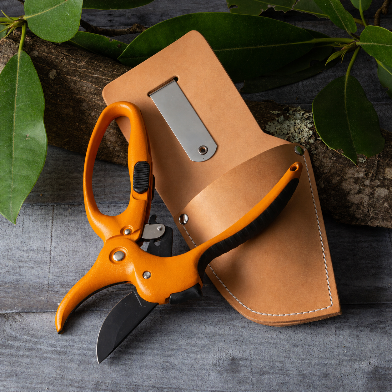 Greenhaus Gardening Ratcheting Hand Pruner with Leather Sheath