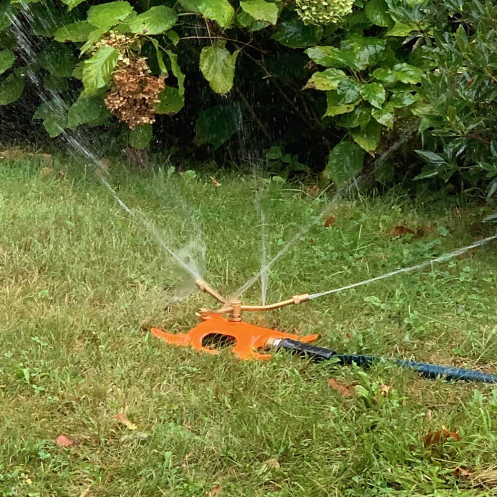 Greenhaus Gardening Sprinkler Sled – Wide Coverage Watering System