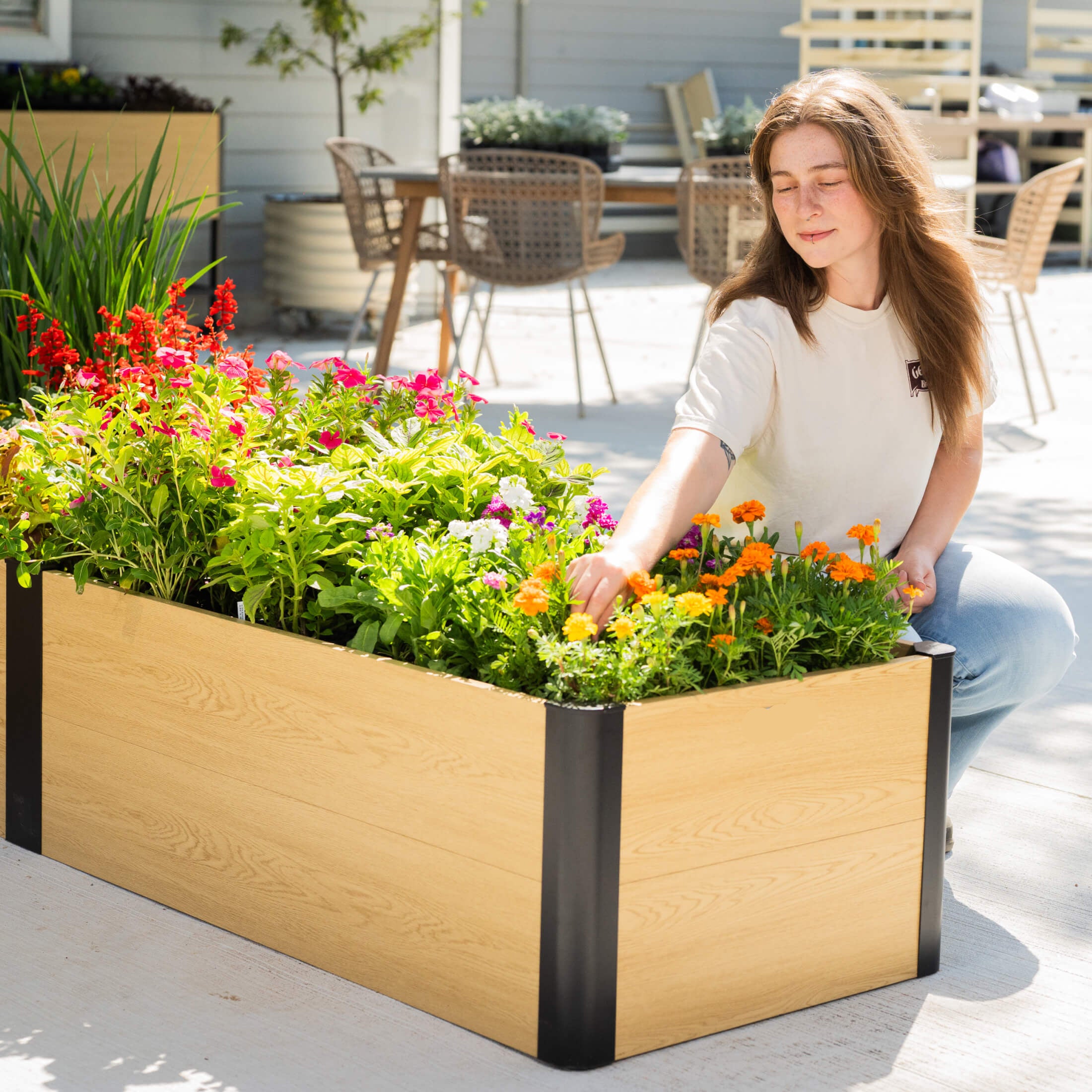 Greenhaus Gardening 16-Inch Tall Woodgrain L-Shaped Raised Garden Bed