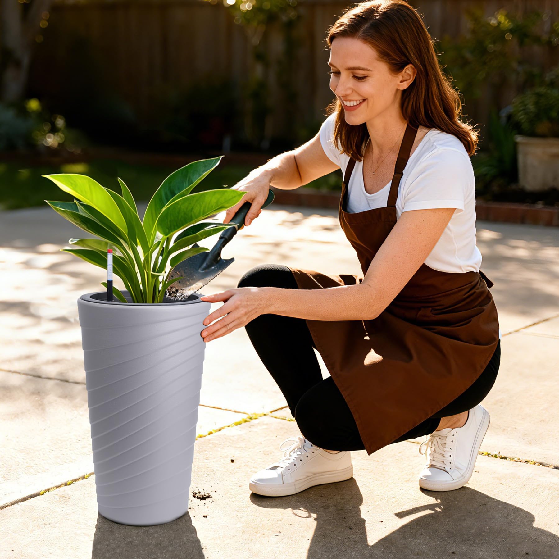 Greenhaus Gardening 16.3-Inch Self-Watering Round Planters Set of 2